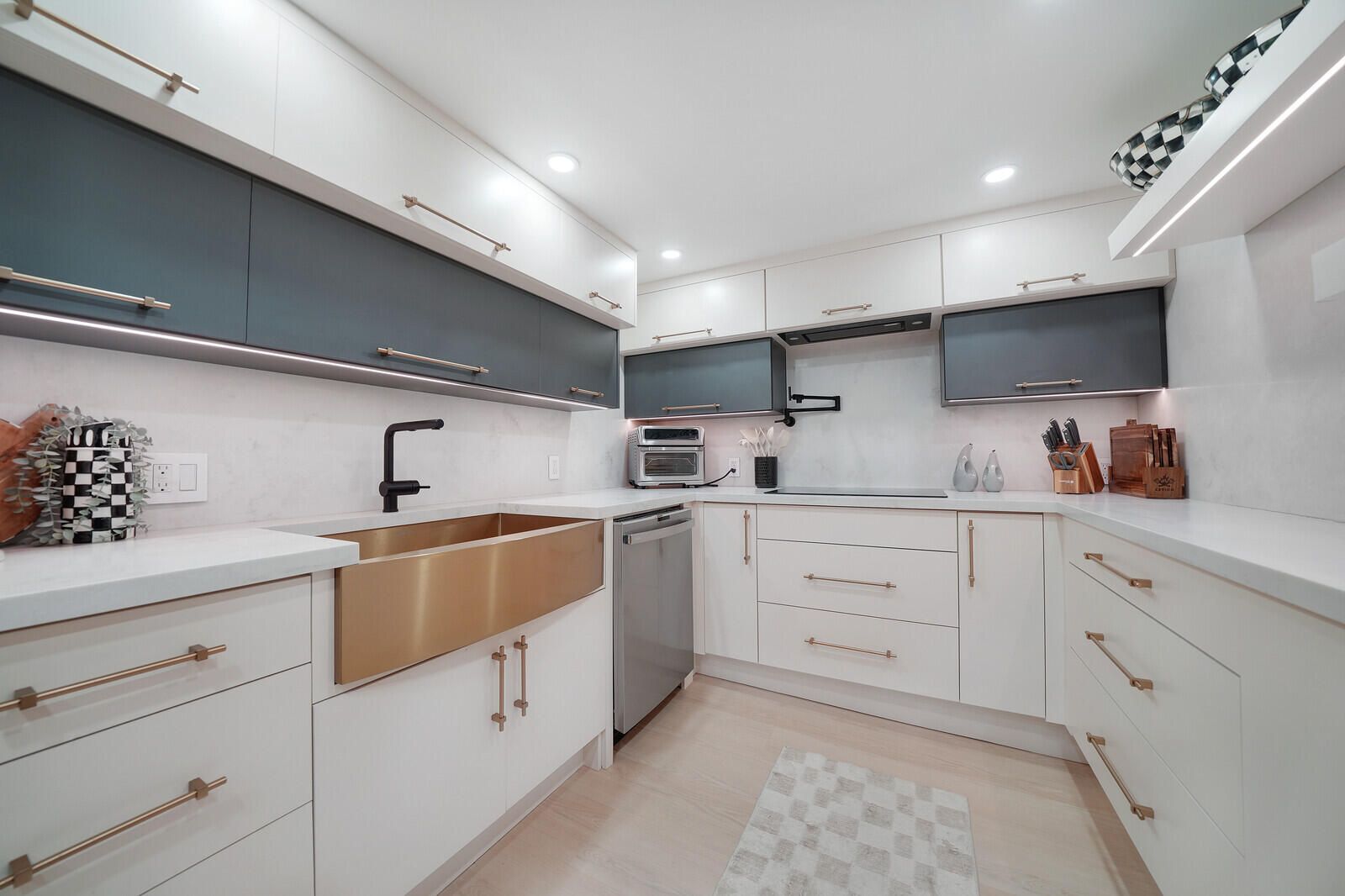 2727 N OCEAN A-203