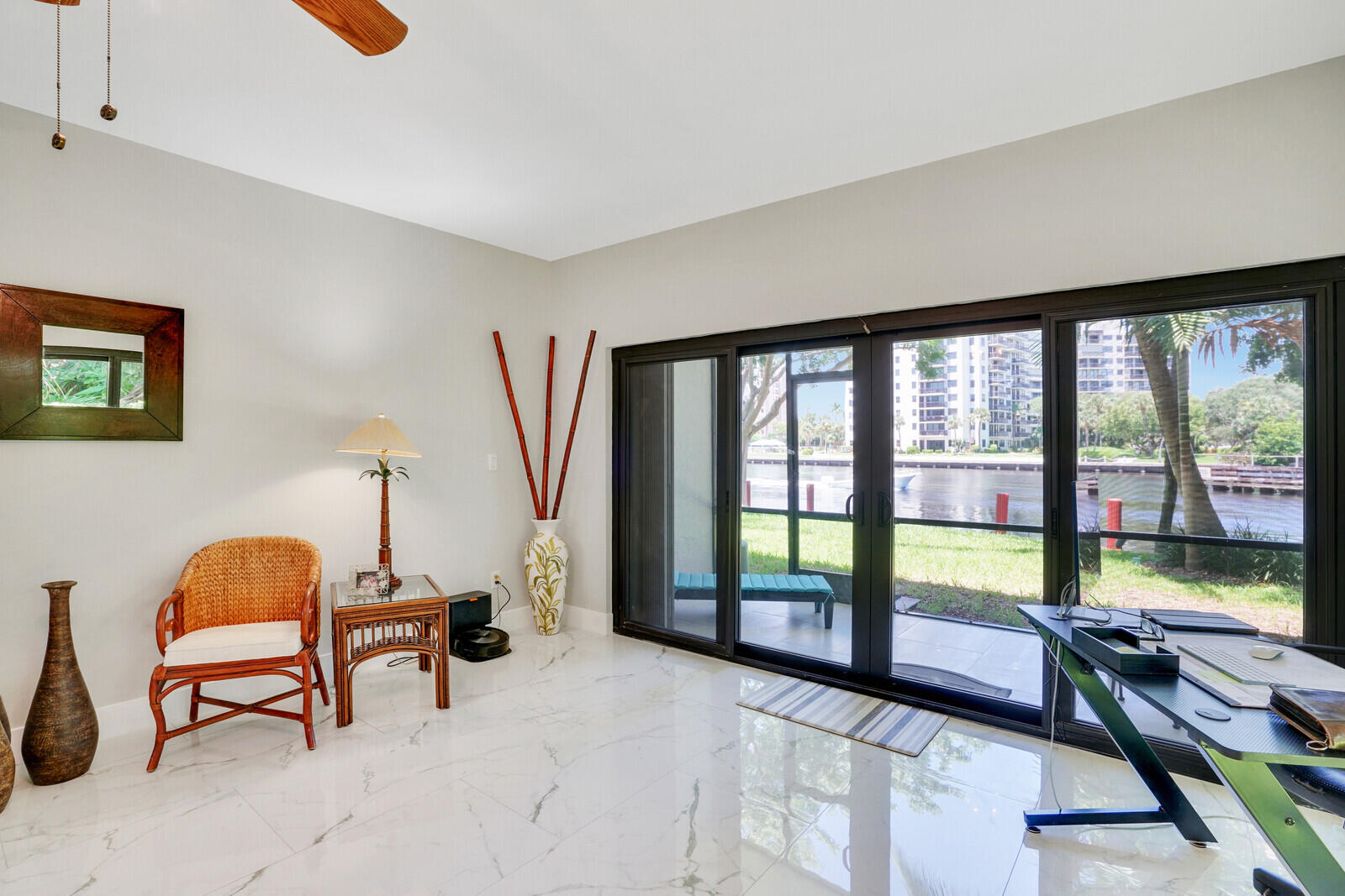 1301 N RIVERSIDE Drive 19