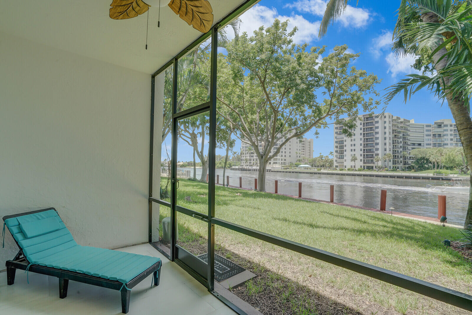 1301 N RIVERSIDE Drive 19