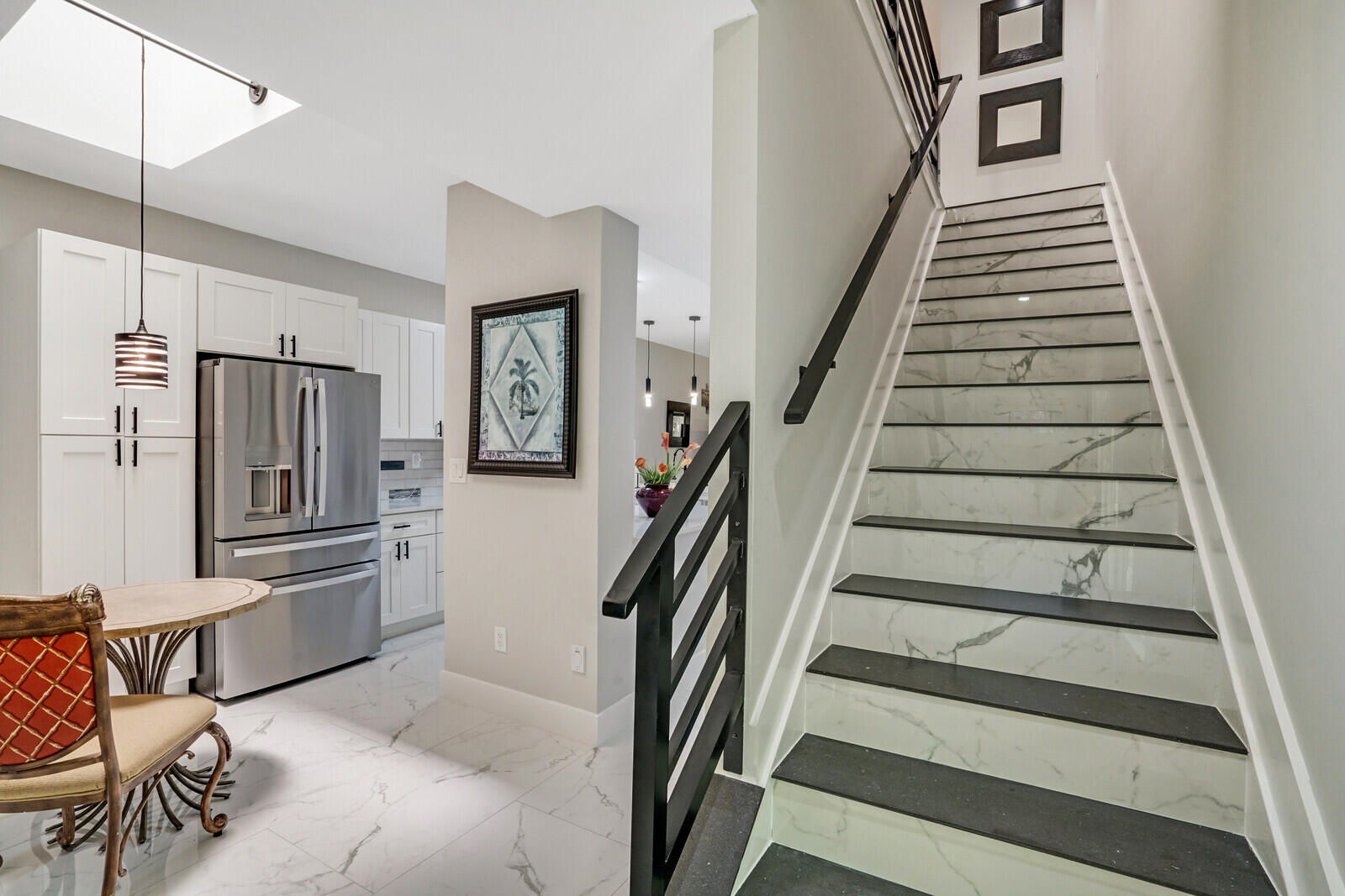 1301 N RIVERSIDE Drive 19