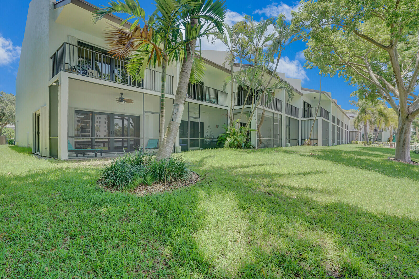 1301 N RIVERSIDE Drive 19
