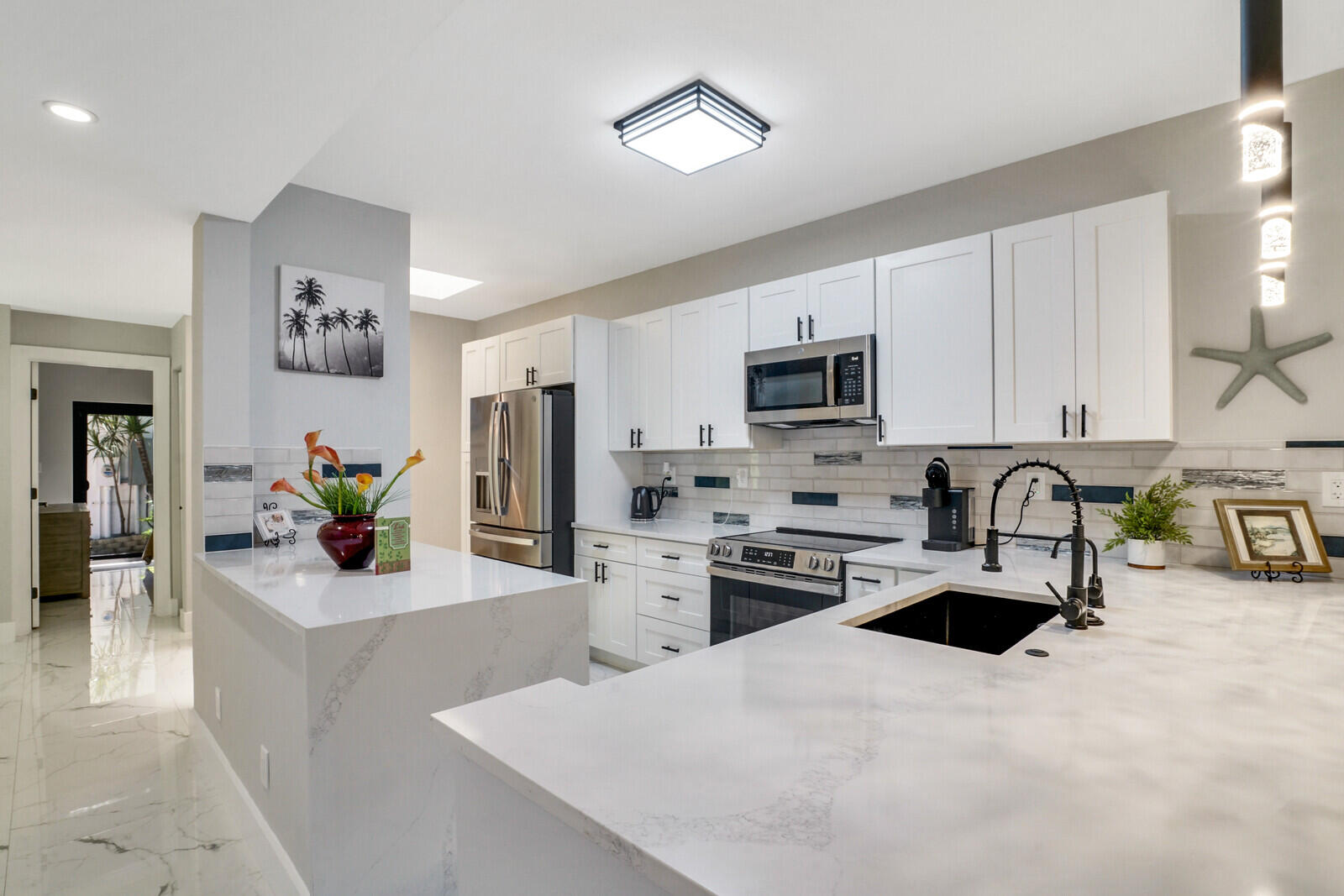 1301 N RIVERSIDE Drive 19