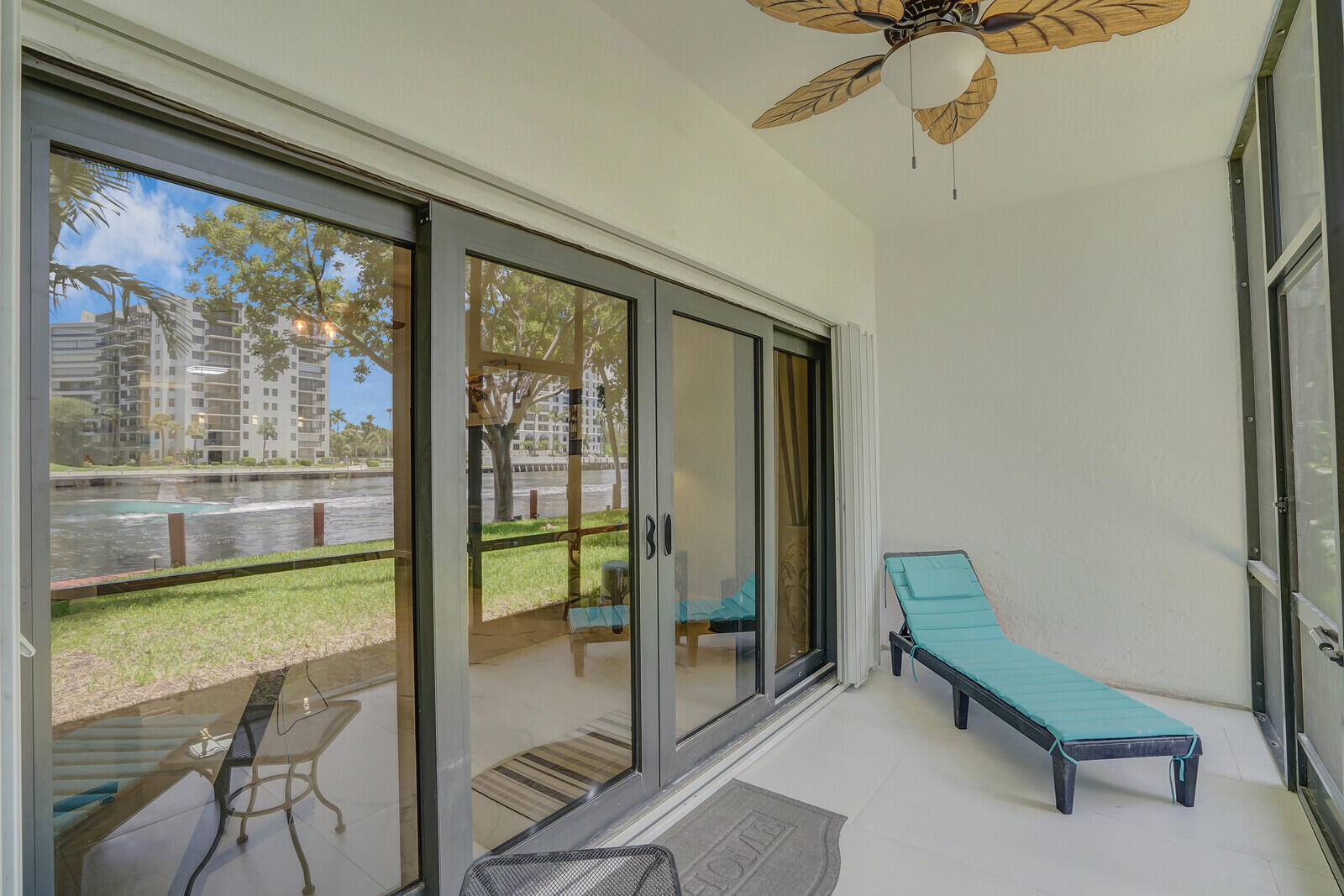 1301 N RIVERSIDE Drive 19