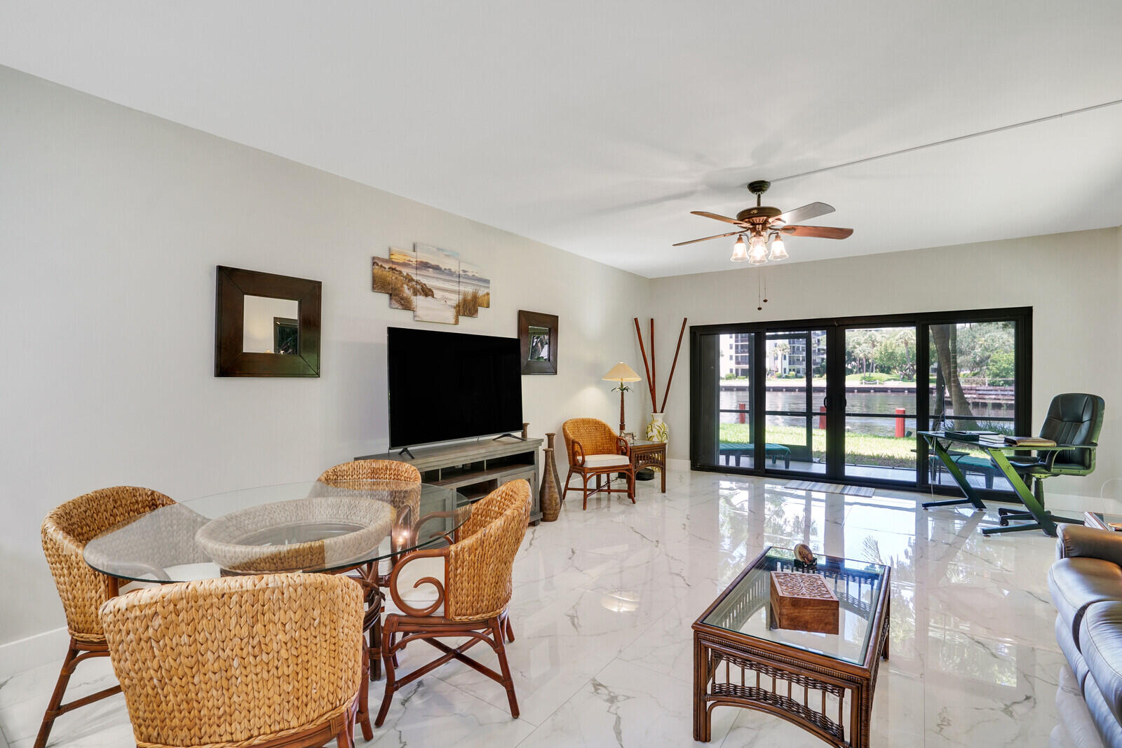 1301 N RIVERSIDE Drive 19