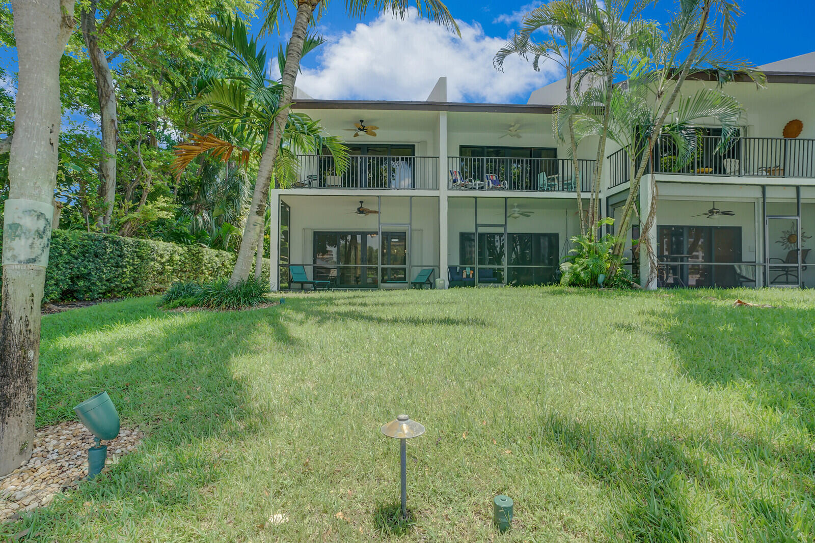 1301 N RIVERSIDE Drive 19
