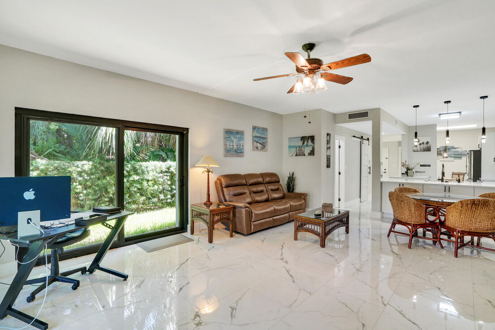 1301 N RIVERSIDE Drive 19