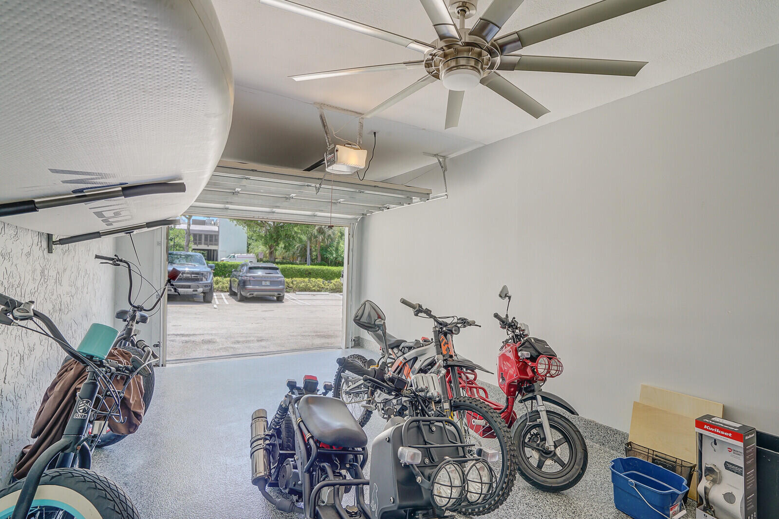 1301 N RIVERSIDE Drive 19