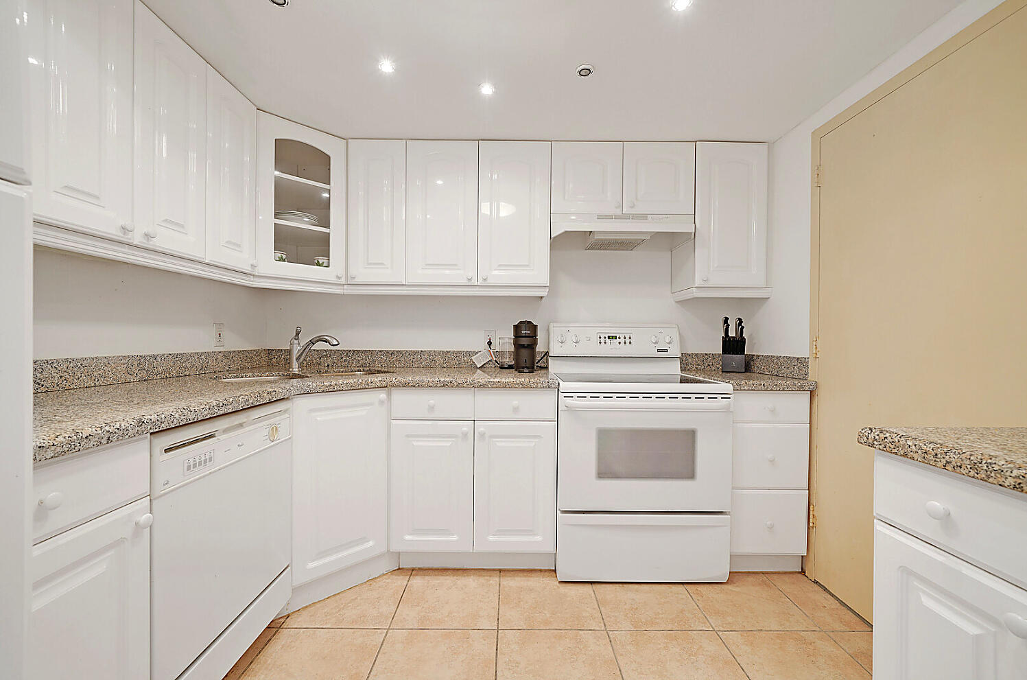 2000 S OCEAN Boulevard 14L, Lauderdale-By-The-Sea Unit: 14L