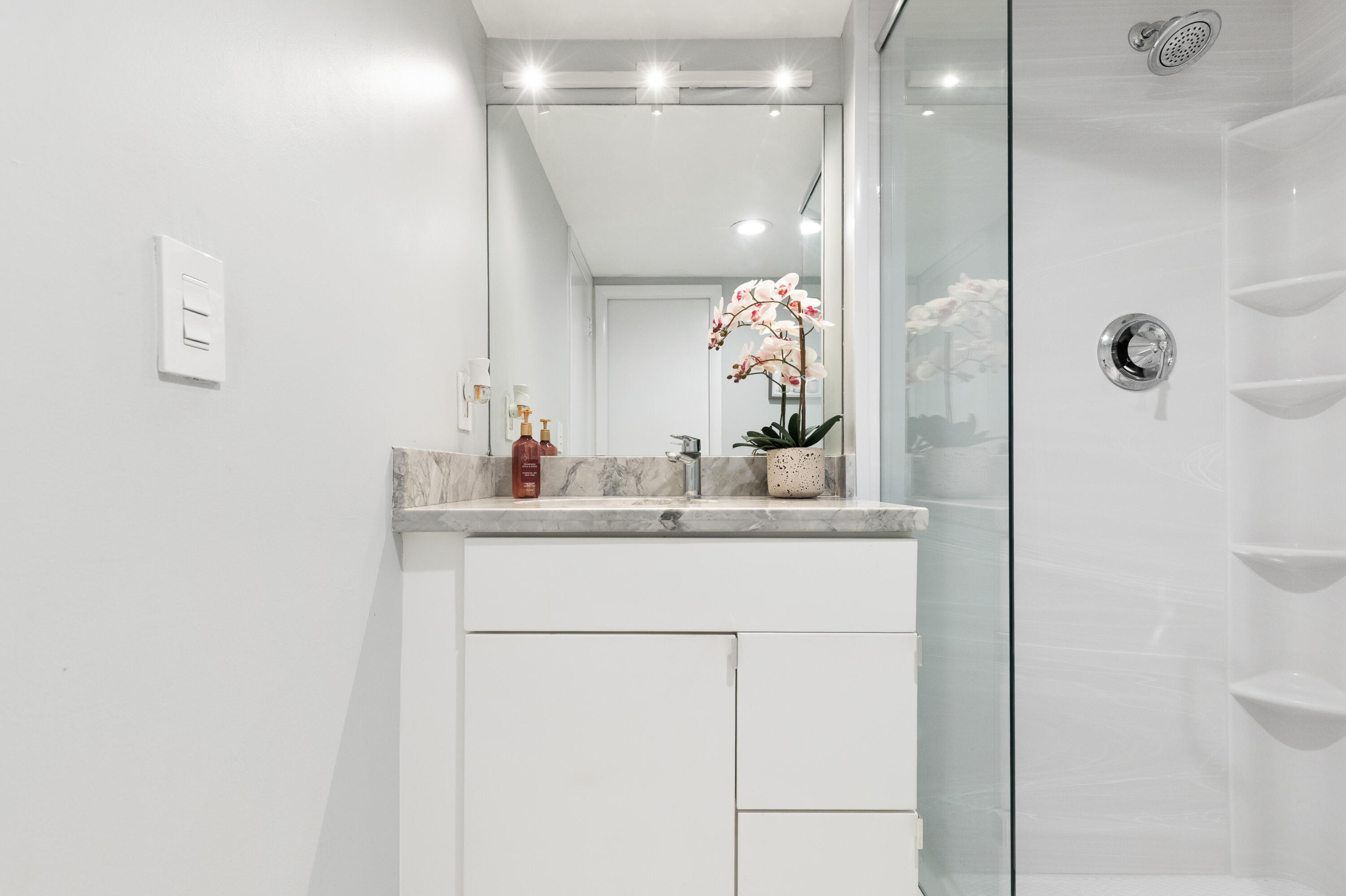 1620 S Ocean Boulevard 5H, Lauderdale-By-The-Sea Unit: 5H