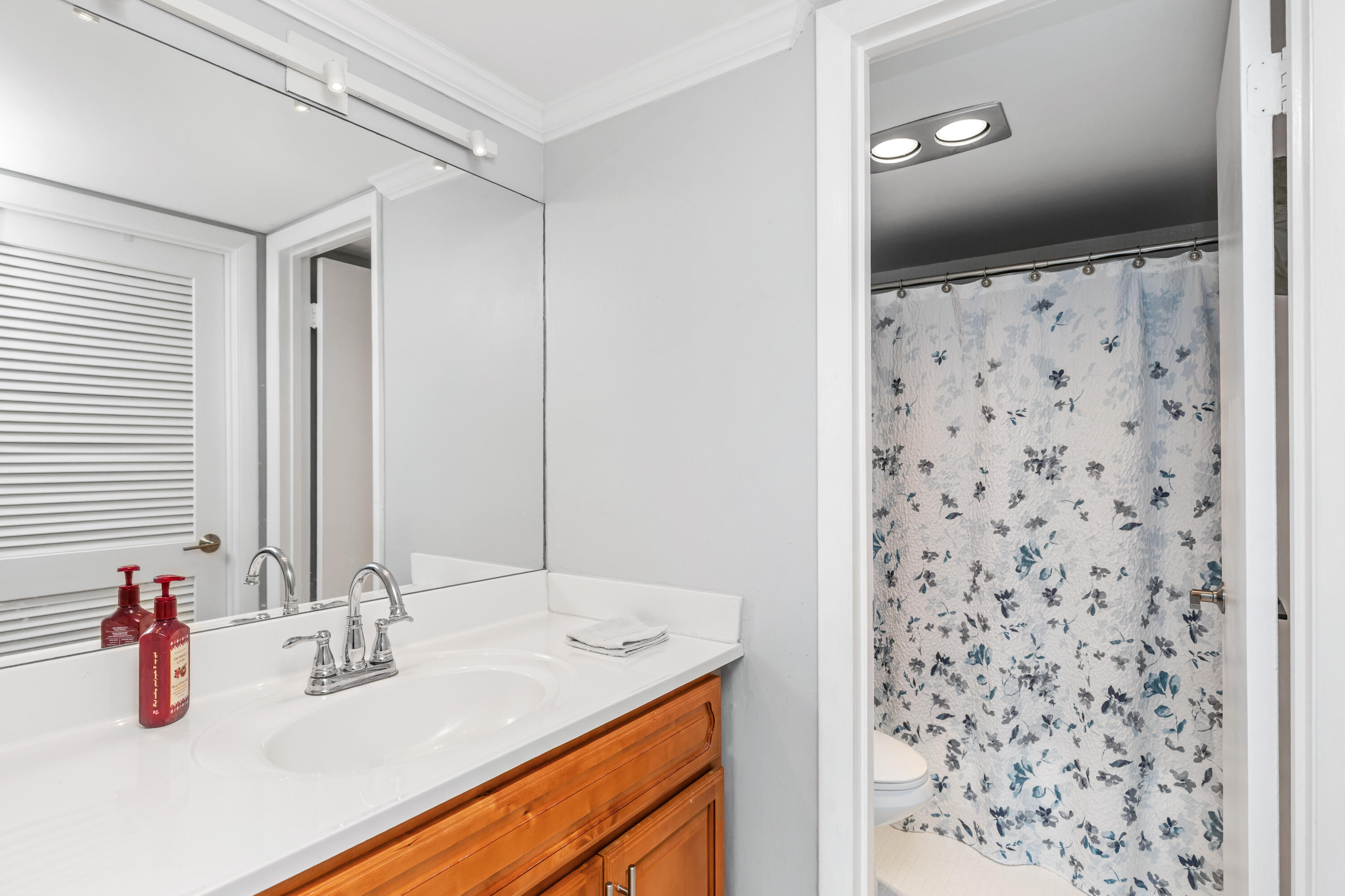 1620 S Ocean Boulevard 5H, Lauderdale-By-The-Sea Unit: 5H