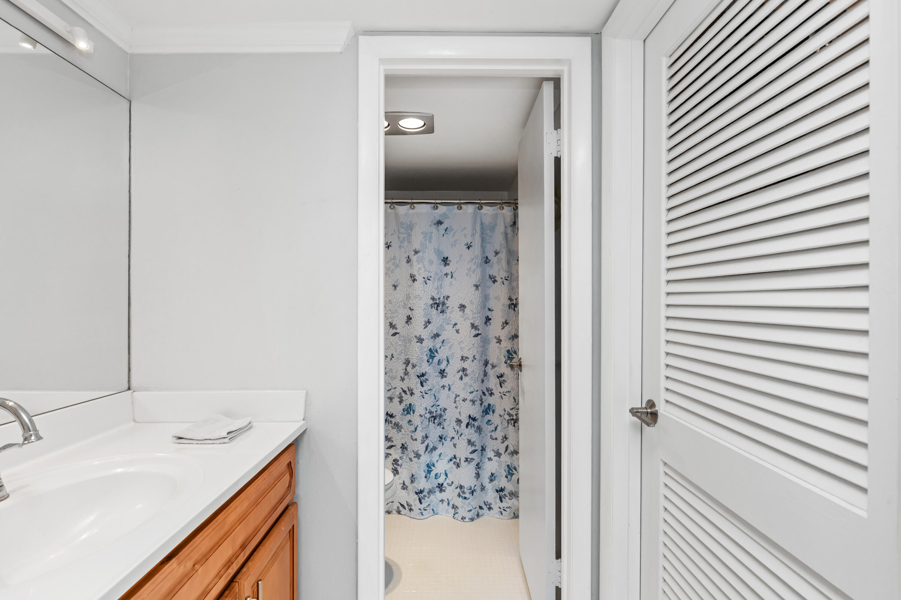 1620 S Ocean Boulevard 5H, Lauderdale-By-The-Sea Unit: 5H