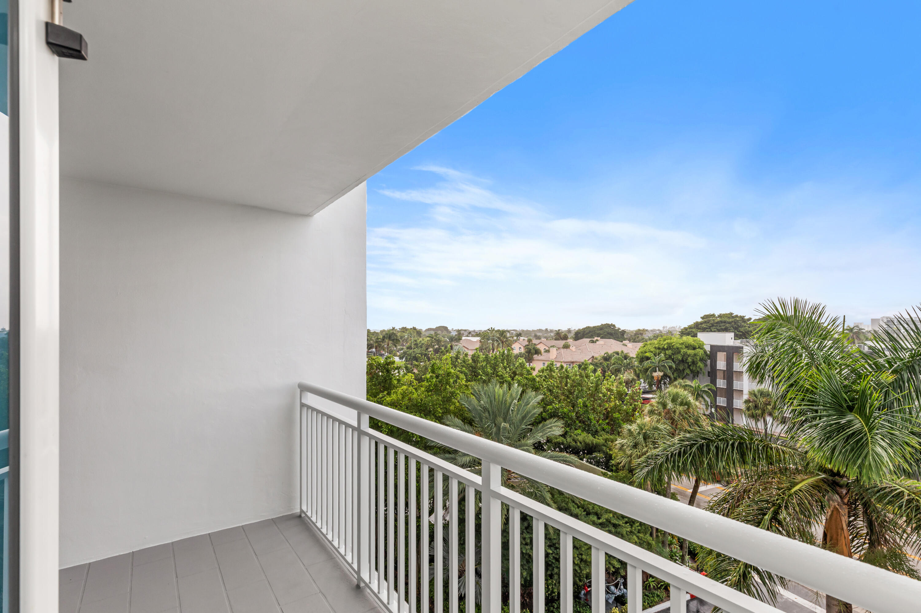 1620 S Ocean Boulevard 5H, Lauderdale-By-The-Sea Unit: 5H