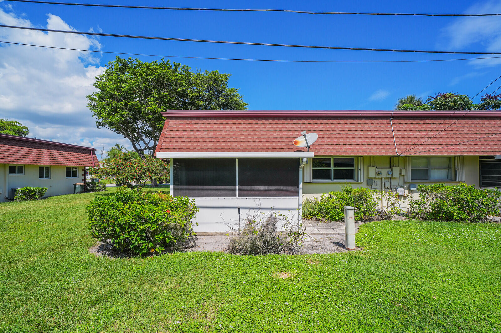 1990 NE 33RD Street 3