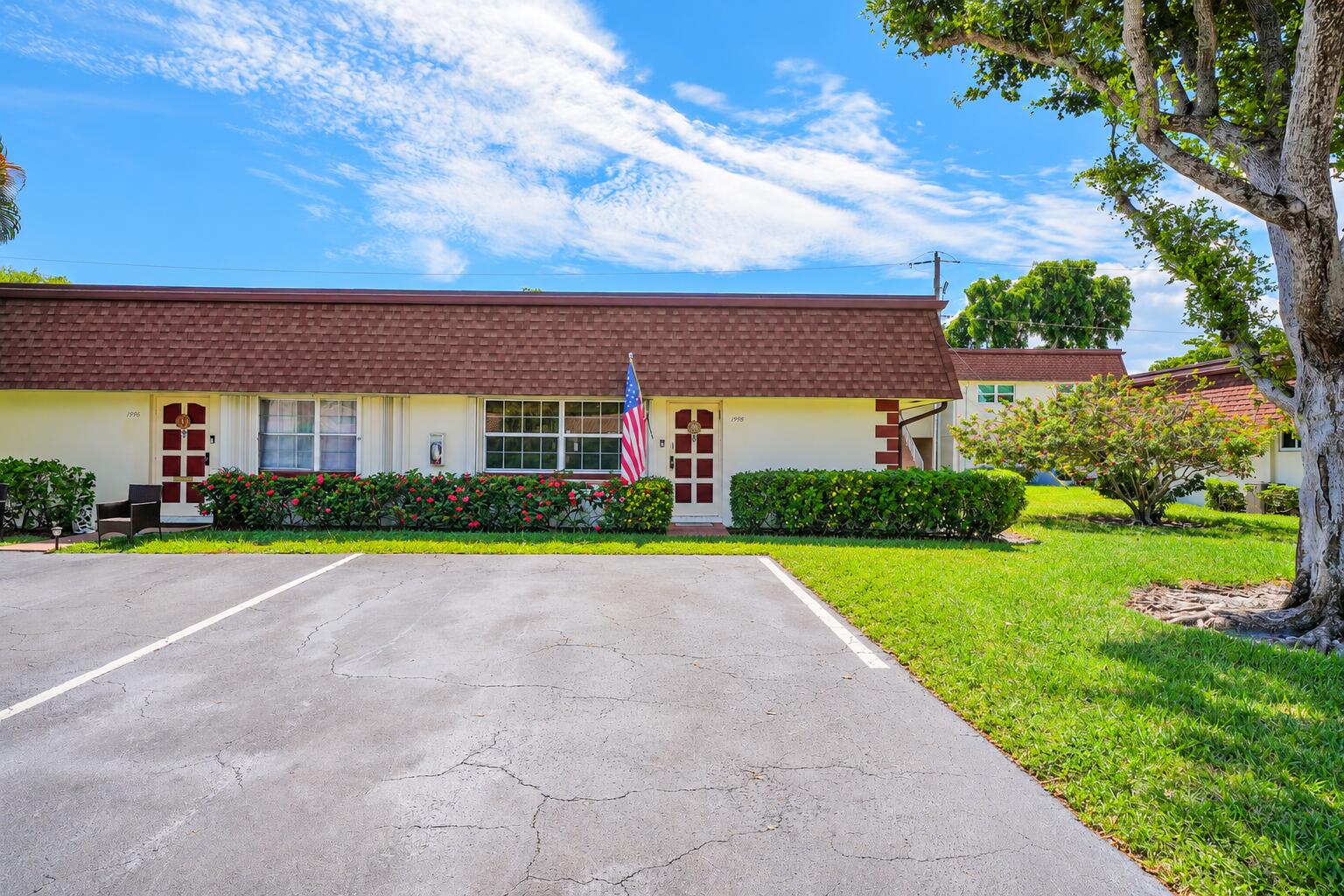 1990 NE 33RD Street 3