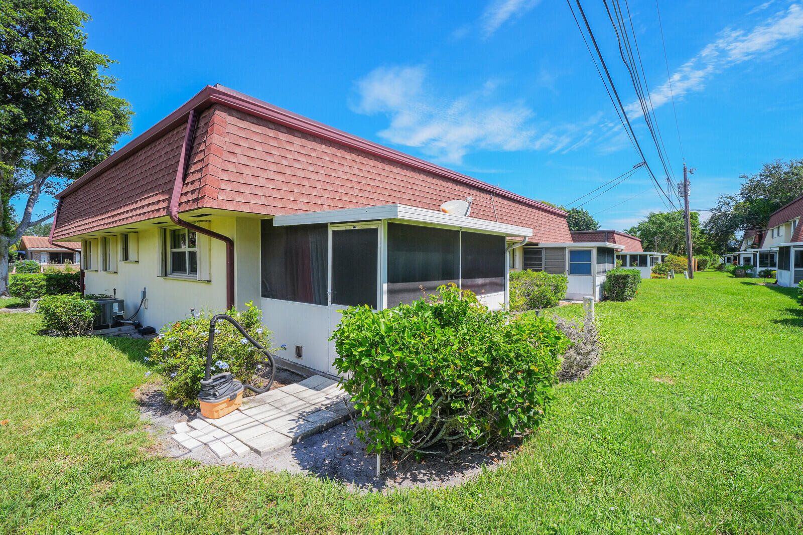 1990 NE 33RD Street 3