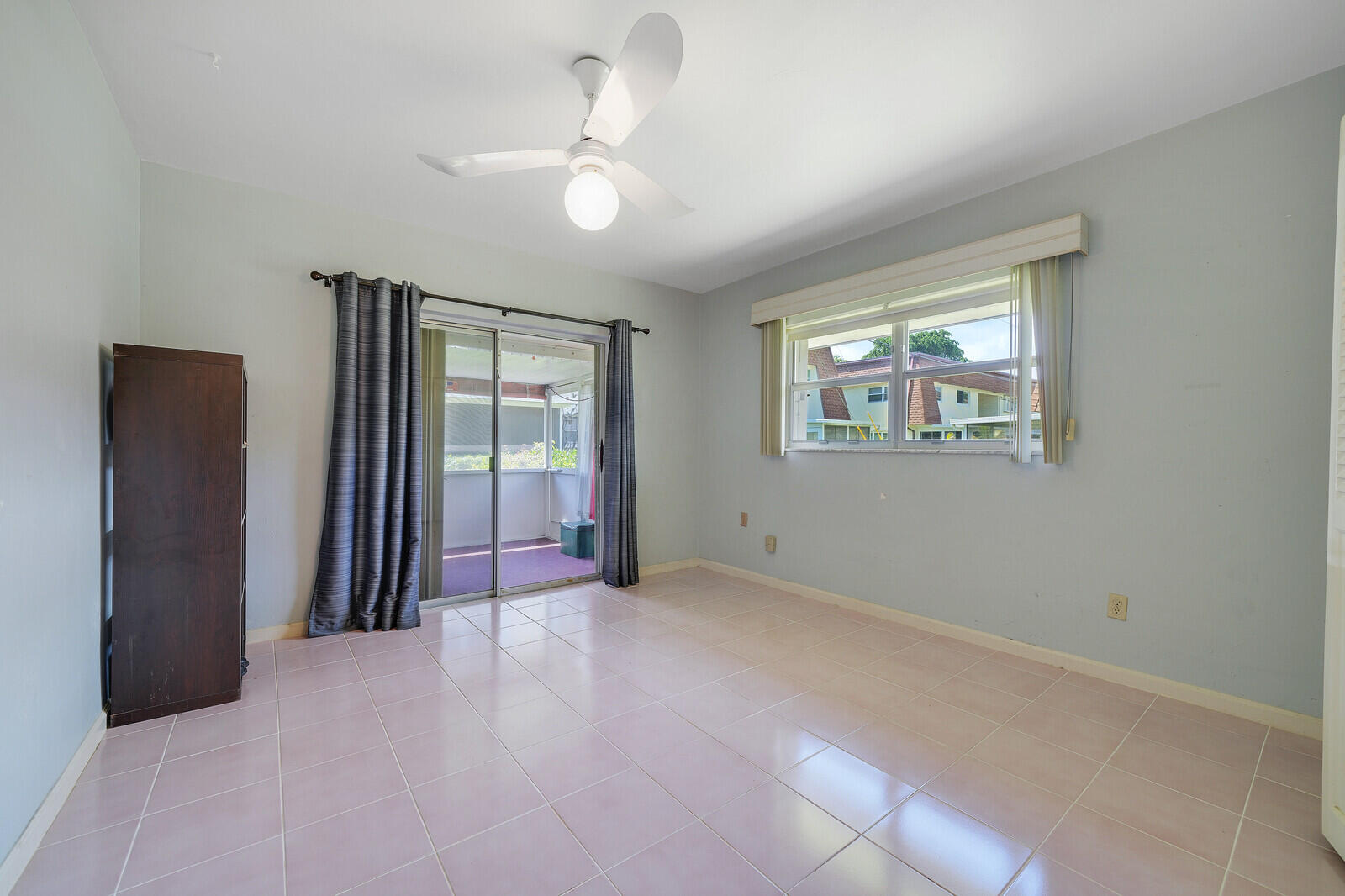 1990 NE 33RD Street 3