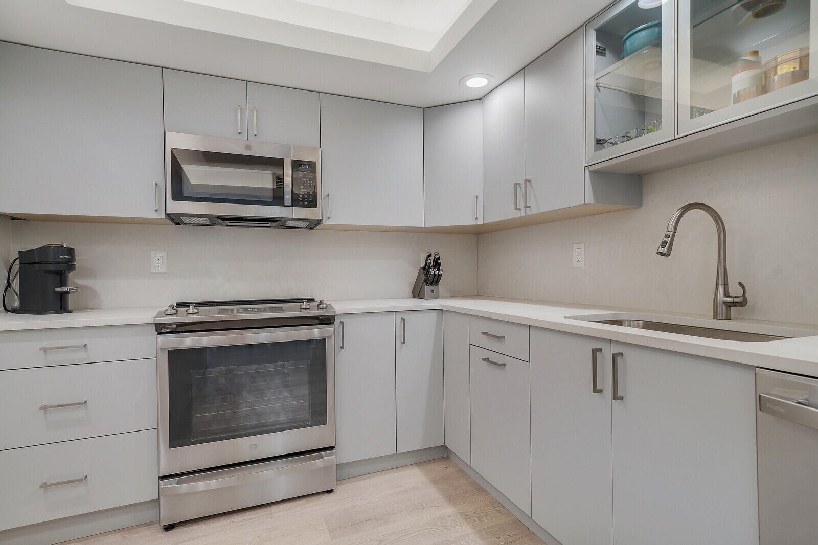 2697 N OCEAN F-403