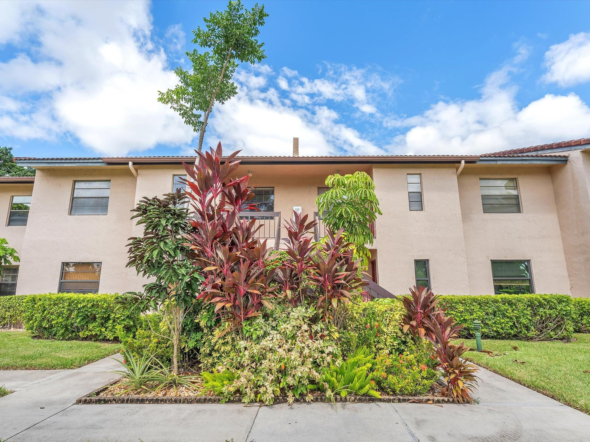 9290 Vista Del Lago E