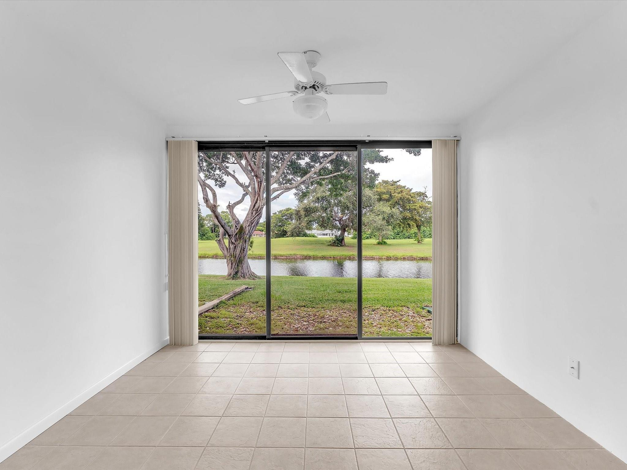 9290 Vista Del Lago E