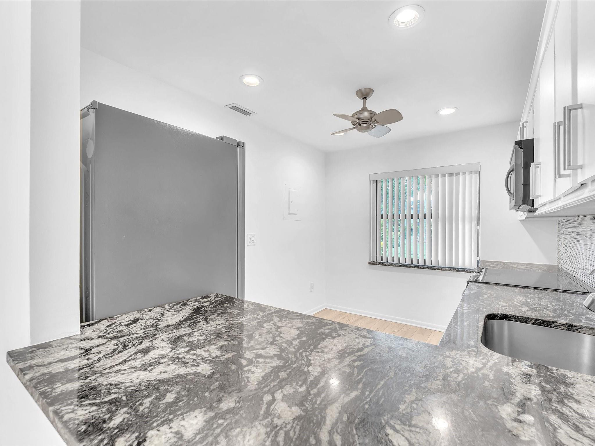 9290 Vista Del Lago E