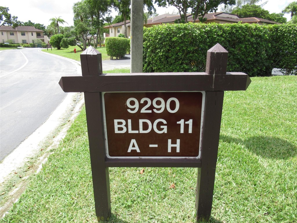 9290 Vista Del Lago E