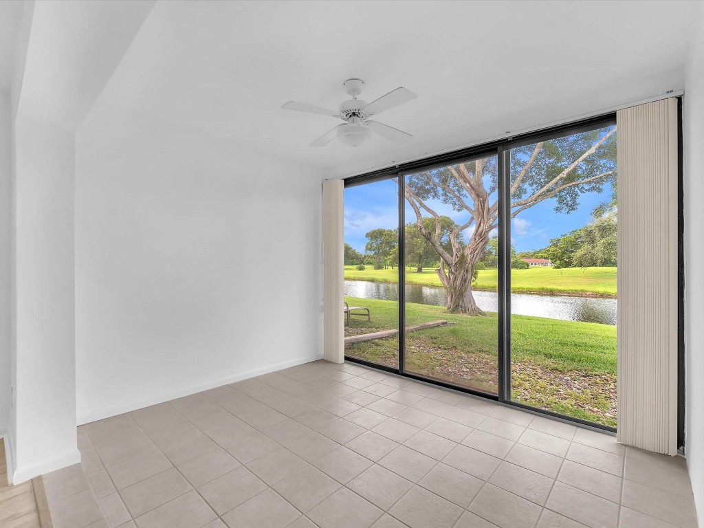 9290 Vista Del Lago E