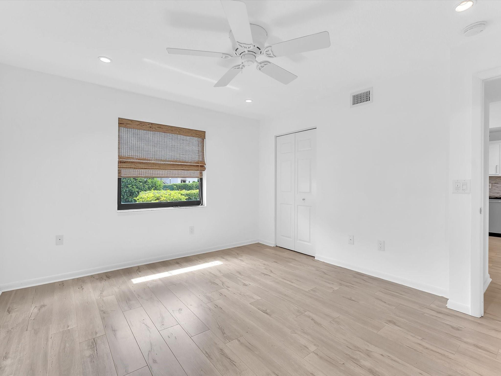 9290 Vista Del Lago E