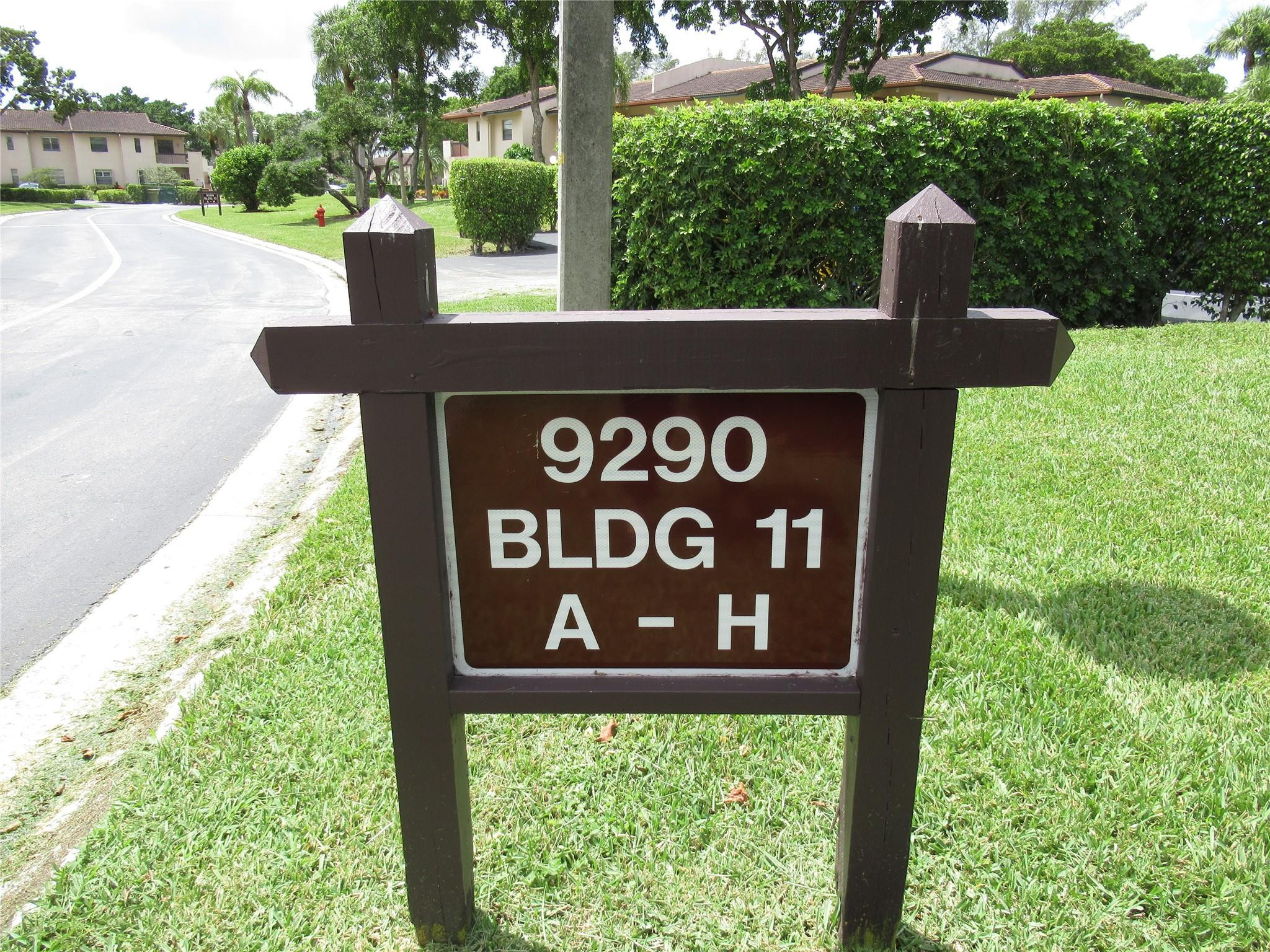 9290 Vista Del Lago E