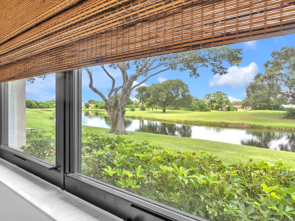 9290 Vista Del Lago E