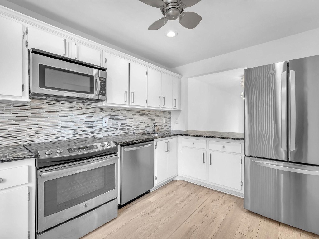 9290 Vista Del Lago E