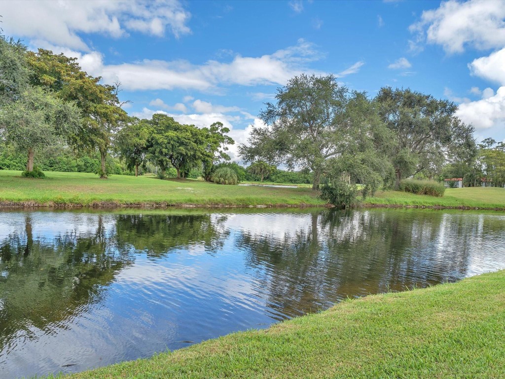 9290 Vista Del Lago E