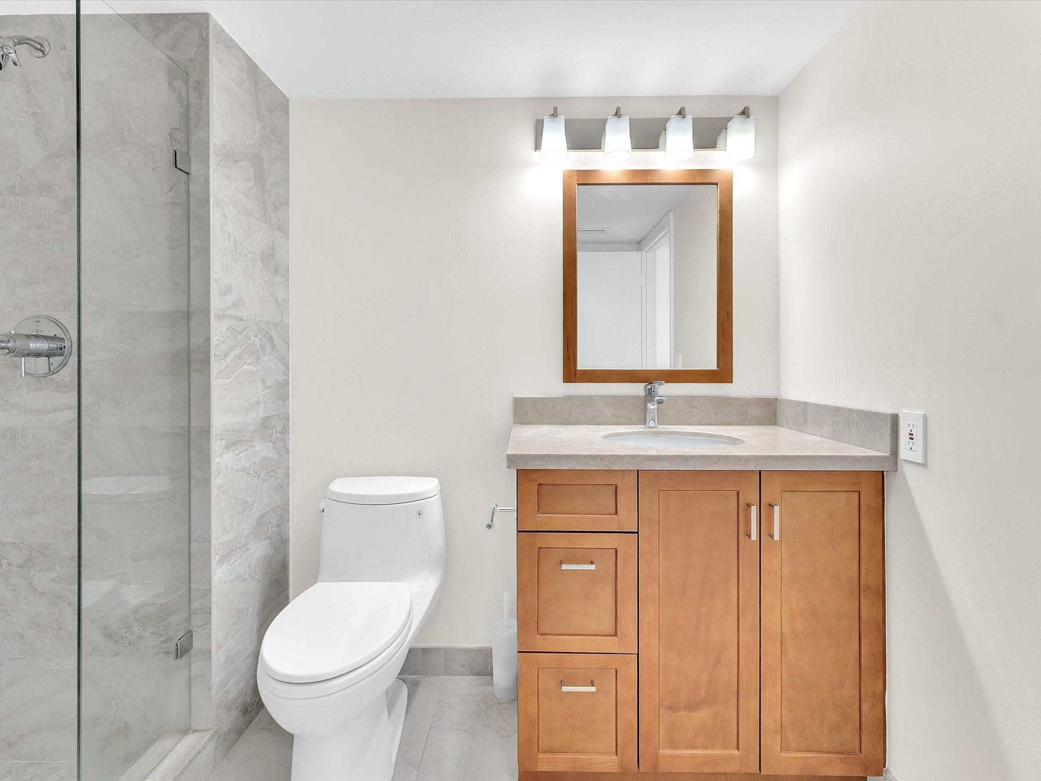 9290 Vista Del Lago E