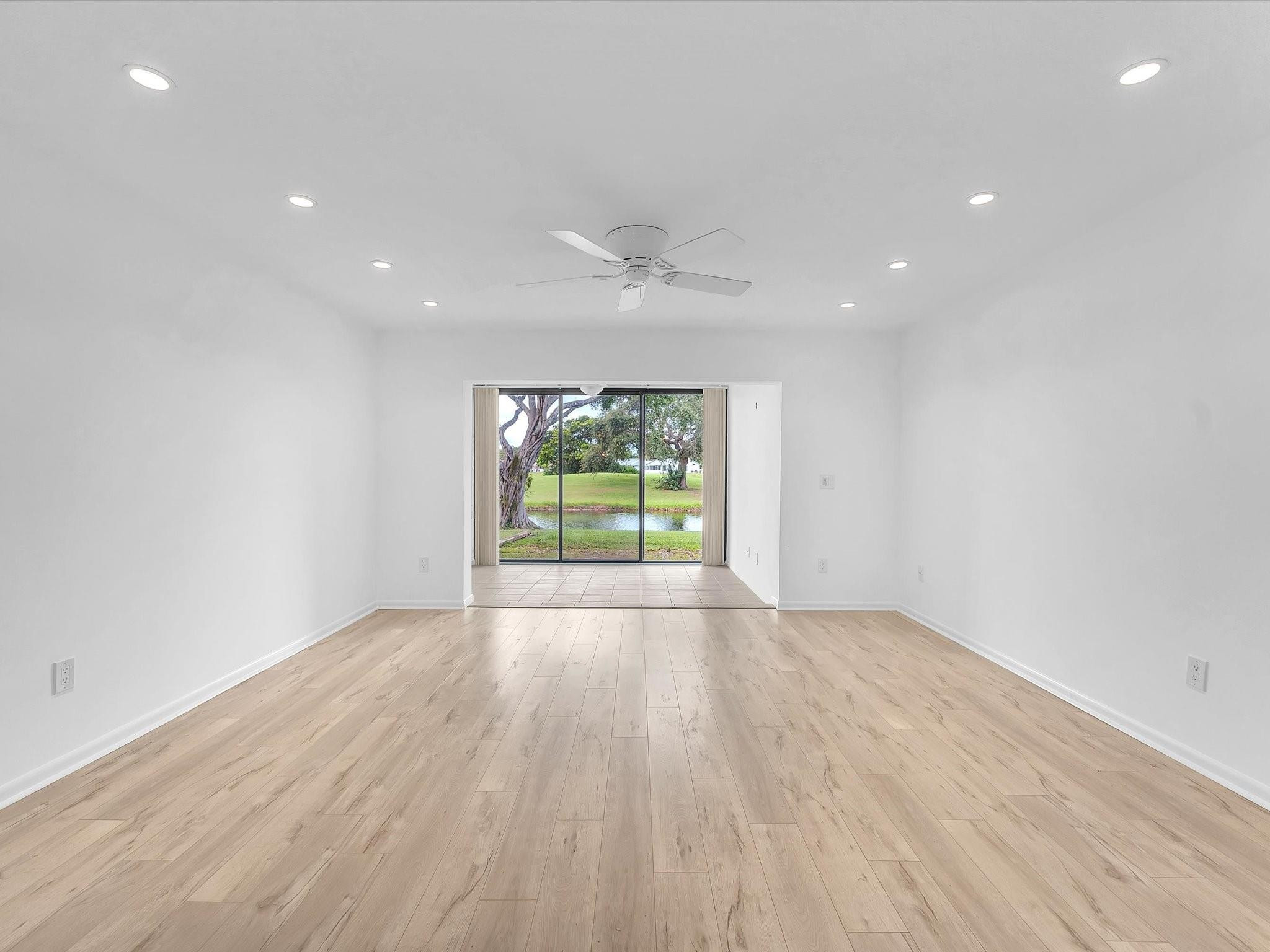 9290 Vista Del Lago E