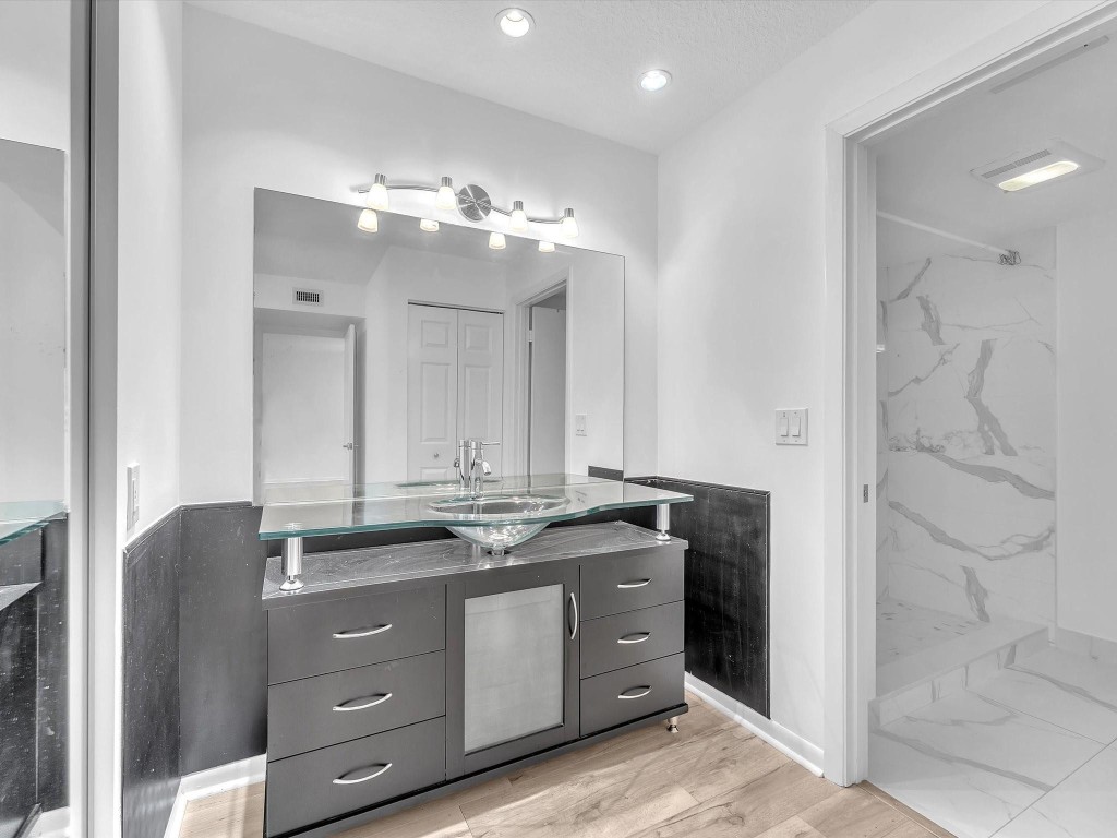 9290 Vista Del Lago E