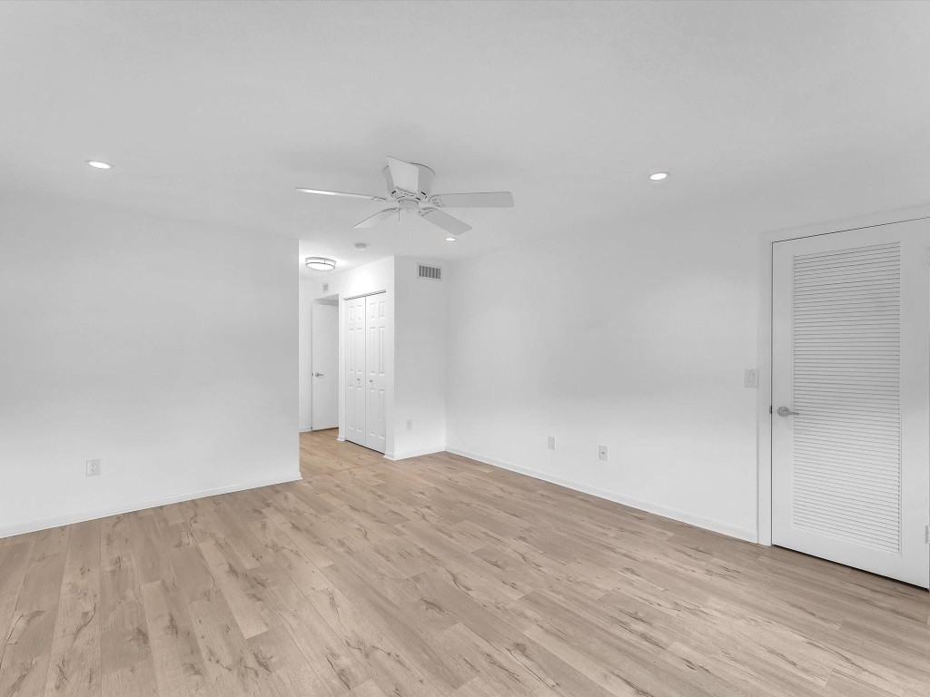 9290 Vista Del Lago E