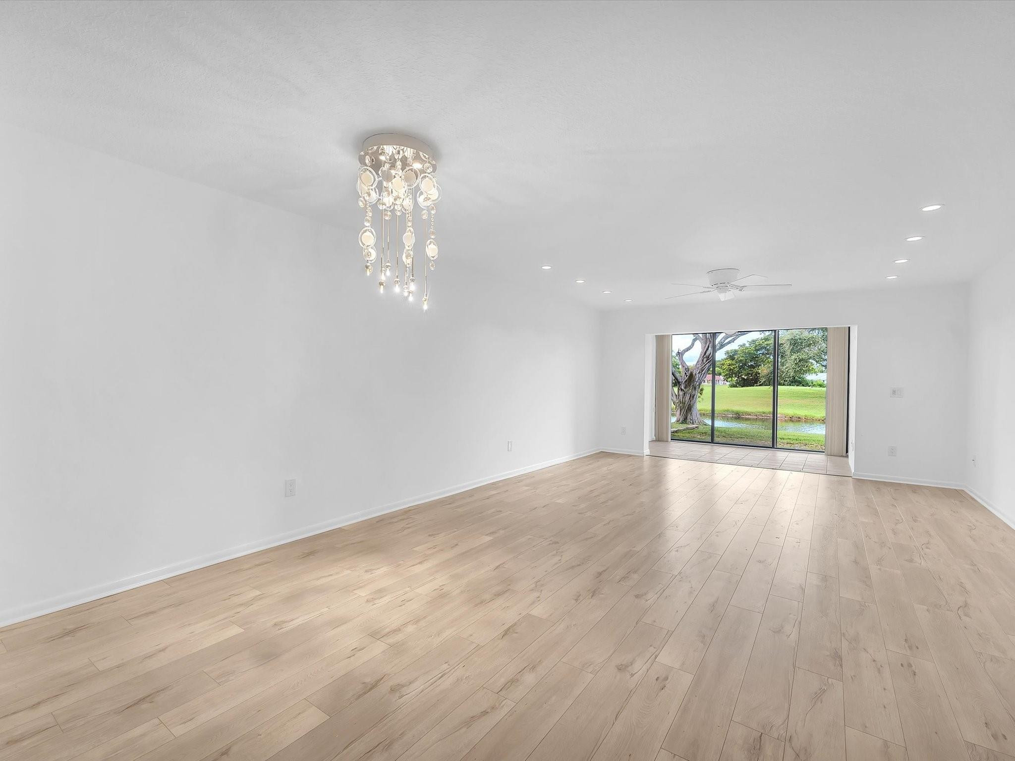 9290 Vista Del Lago E