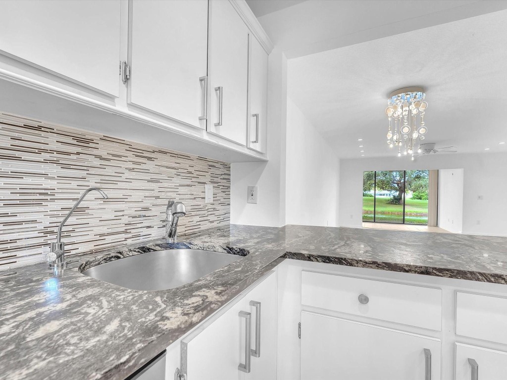 9290 Vista Del Lago E