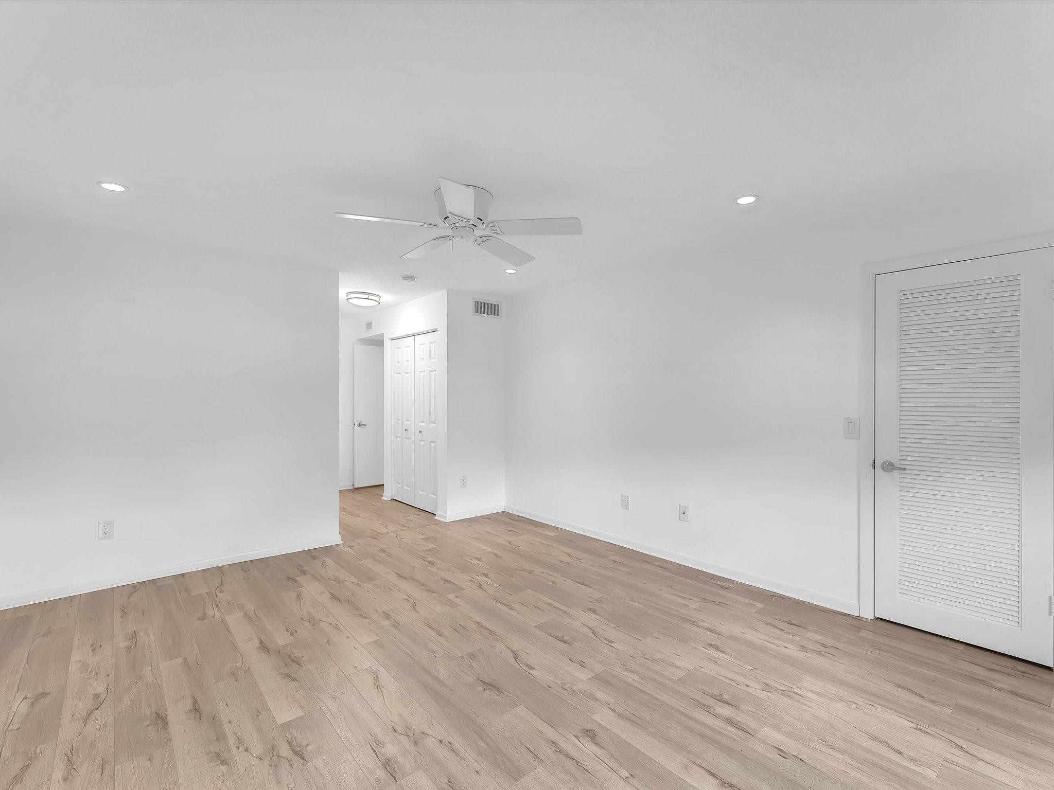 9290 Vista Del Lago E