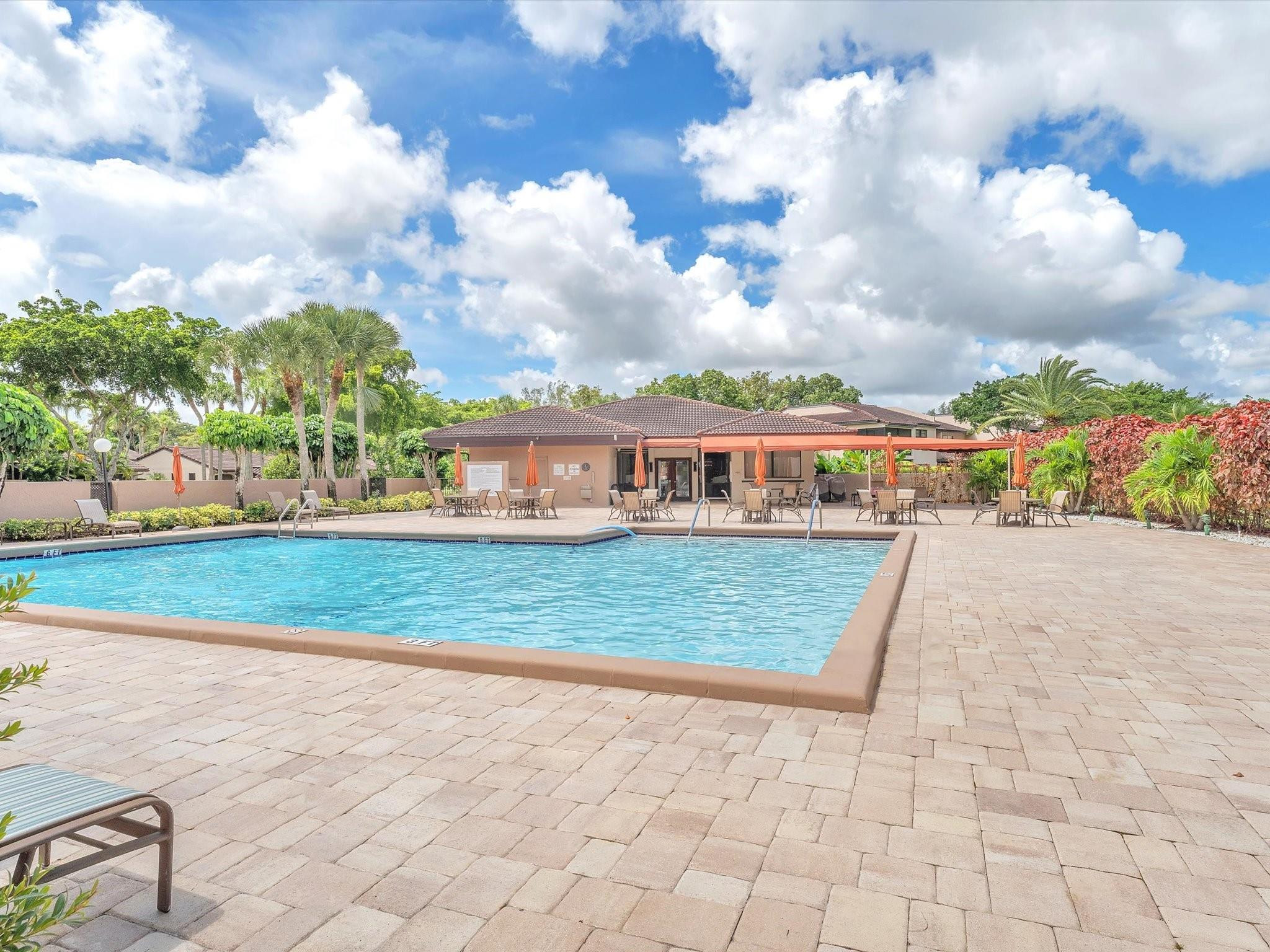 9290 Vista Del Lago E