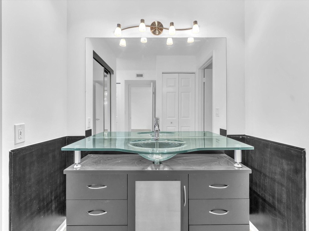 9290 Vista Del Lago E