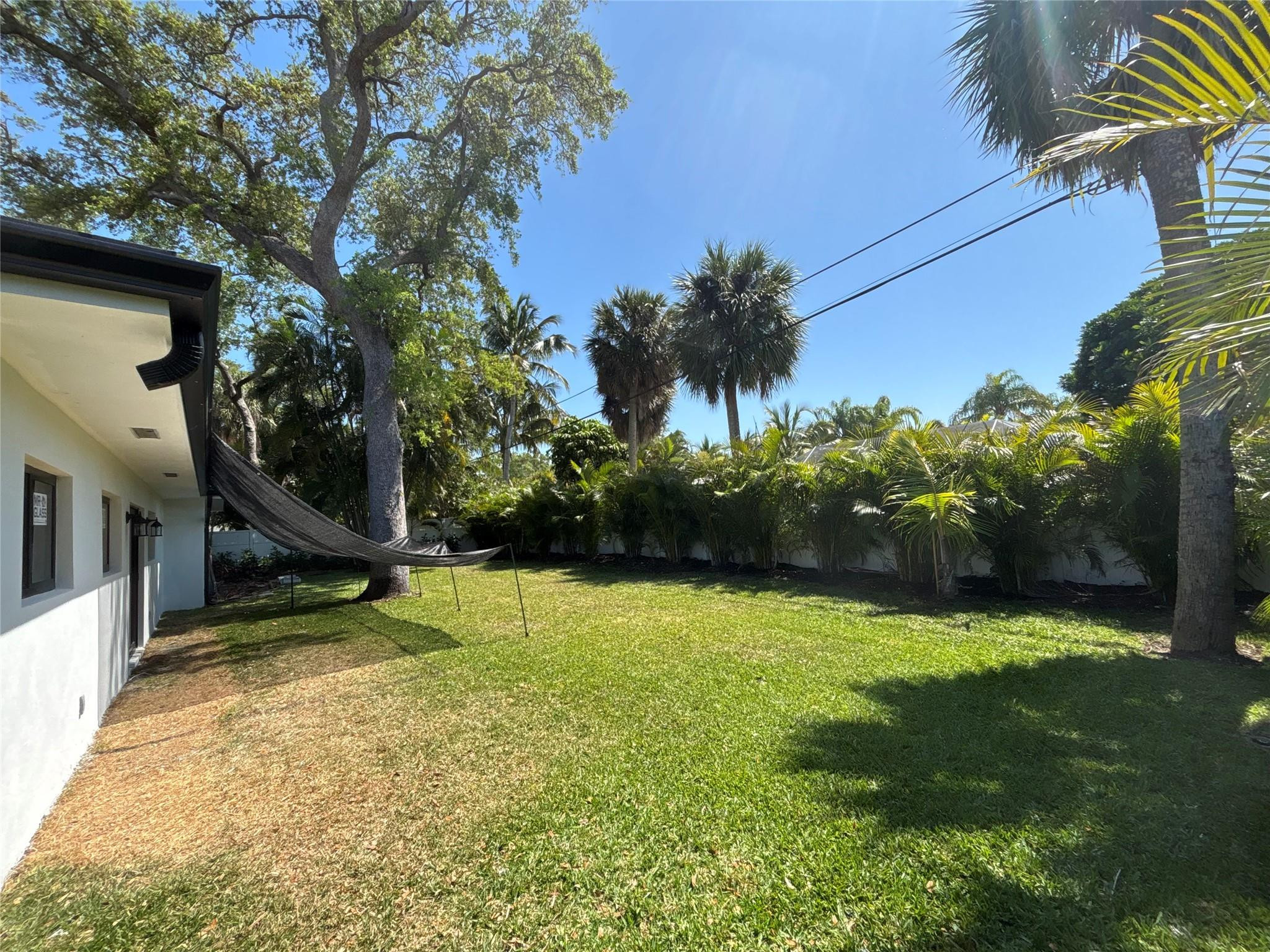 686 SW 4th St
