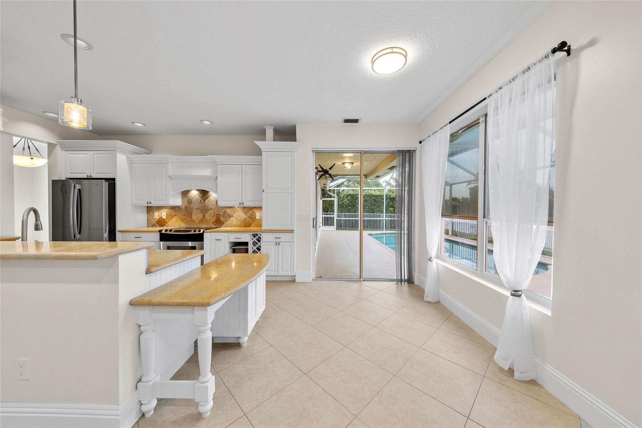 9416 Lake Serena Dr