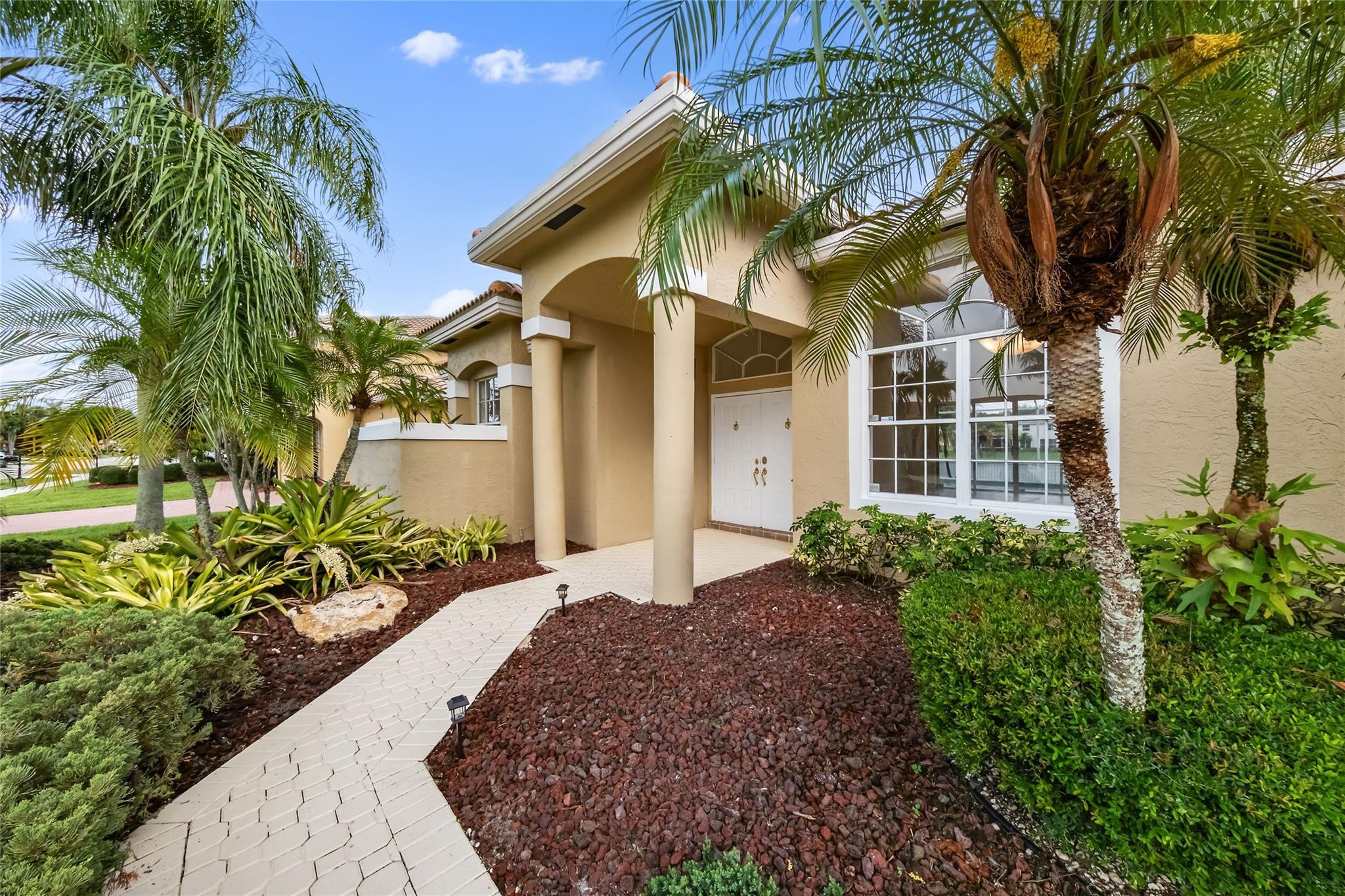 9416 Lake Serena Dr