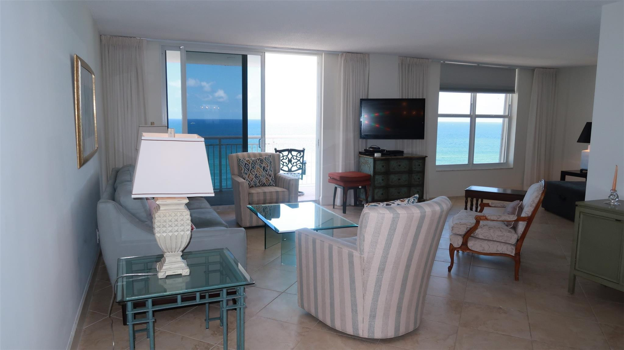 1051 Hillsboro Mile 906E