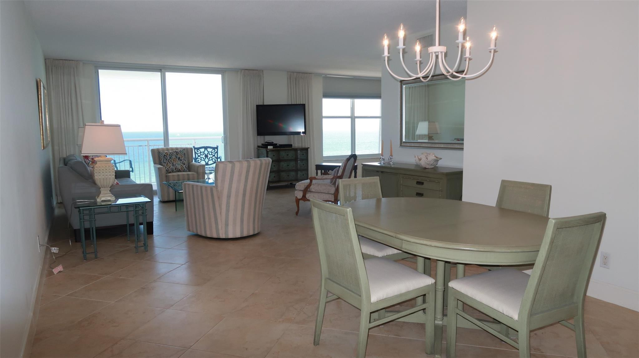 1051 Hillsboro Mile 906E