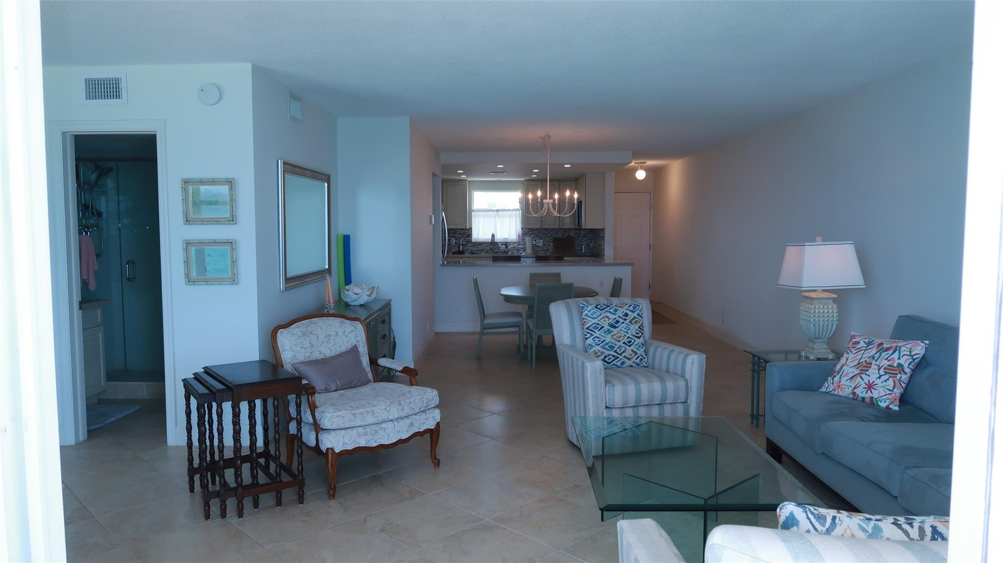 1051 Hillsboro Mile 906E