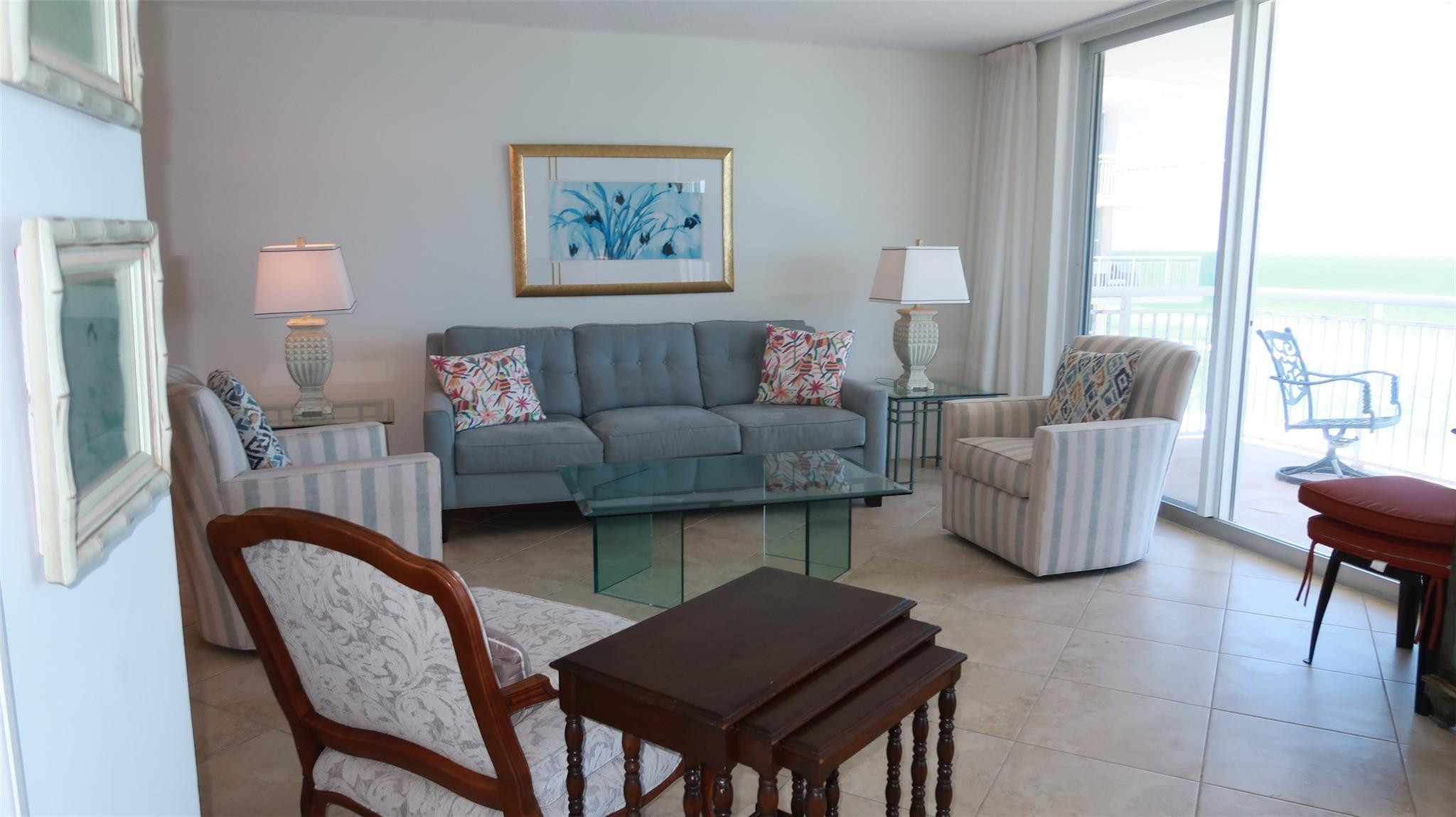 1051 Hillsboro Mile 906E