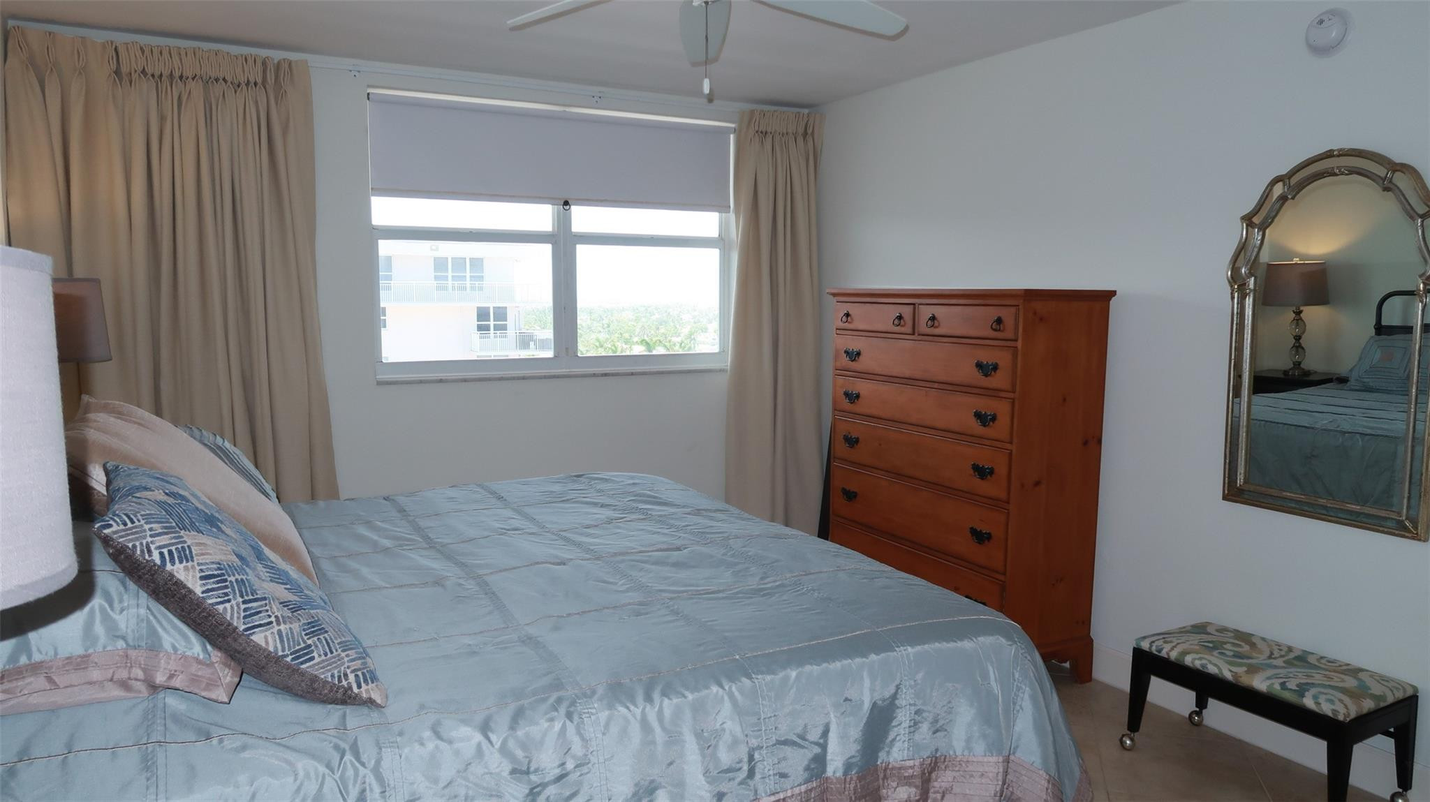 1051 Hillsboro Mile 906E