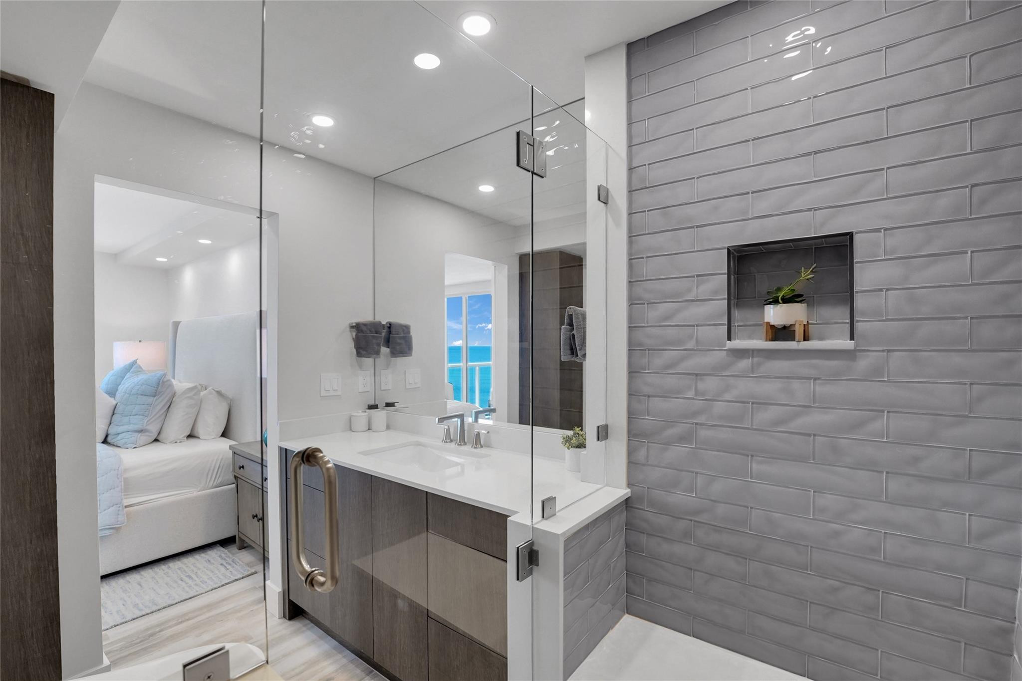 1057 Hillsboro Mile 612