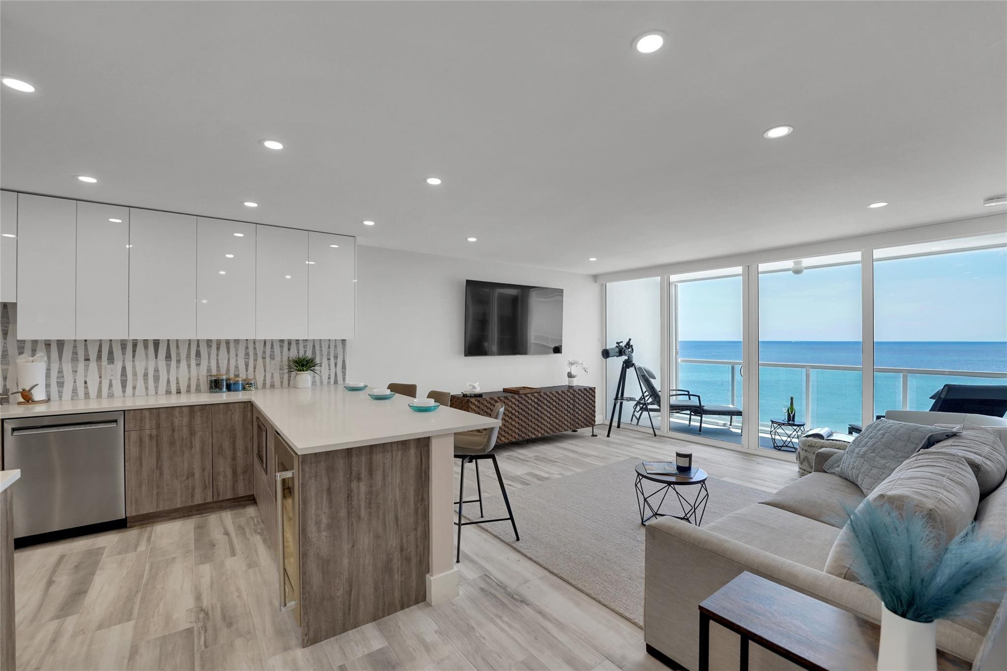 1057 Hillsboro Mile 612